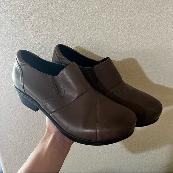 Abeo brown Carin leather orthopedic slip on clogs 10 - Picture 1 of 8